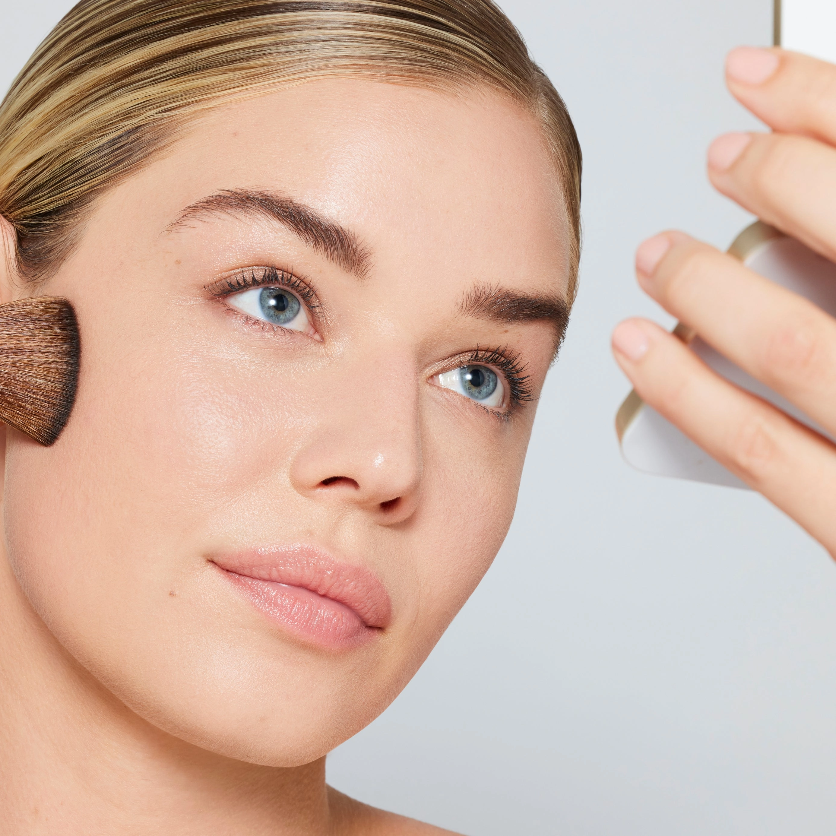 PurePressed® Base Mineral Foundation SPF 20/15 & Refillable Compact